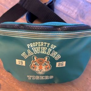 MAC x Stranger Things Fanny 1986 Hawkins High